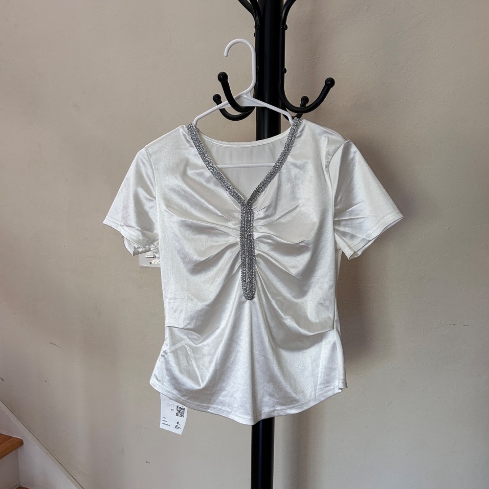 Brand New Fitted Dressy Short-sleeve Shiny Stretchy White Sparkly Silver Decor